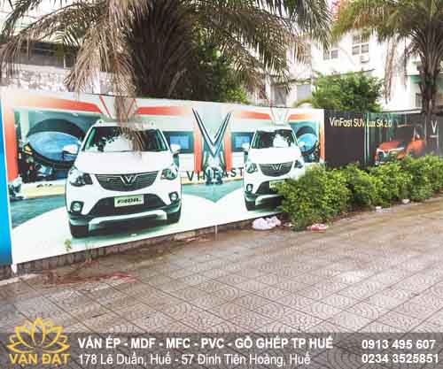van-ep-phu-phim-showroom-vinfast-hue-2019