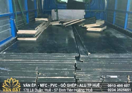 cua-xe-van-go-dien-mat-troi-quang-tri
