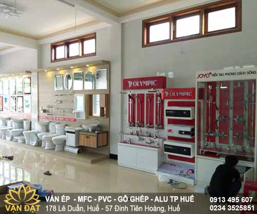 showroom-thiet-bi-ve-sinh-thi-cong-mfc-melamine