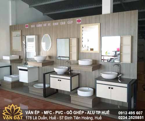 thi-cong-van-go-mfc-an-cuong-showroom-gach