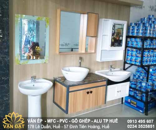 thi-cong-van-go-mfc-moc-phat-showroom-gach-men
