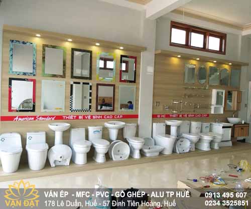 van-go-mfc-thi-cong-showroom-gach-men