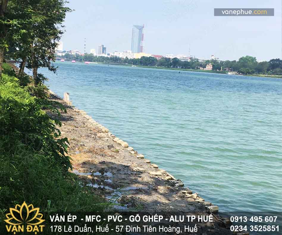 van-coppha-plywood-cong-trinh-chong-sat-lo-song-huong